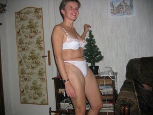 Neela putes à Luisant, 28